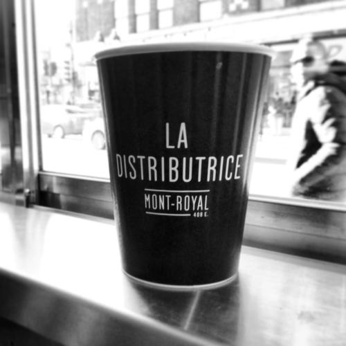 LA DISTRIBUTRICE (3)