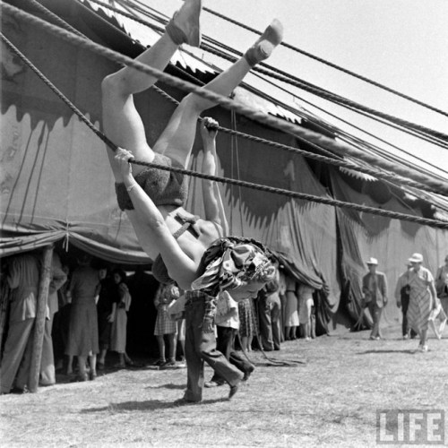 circus girls by Nina Leen (3)